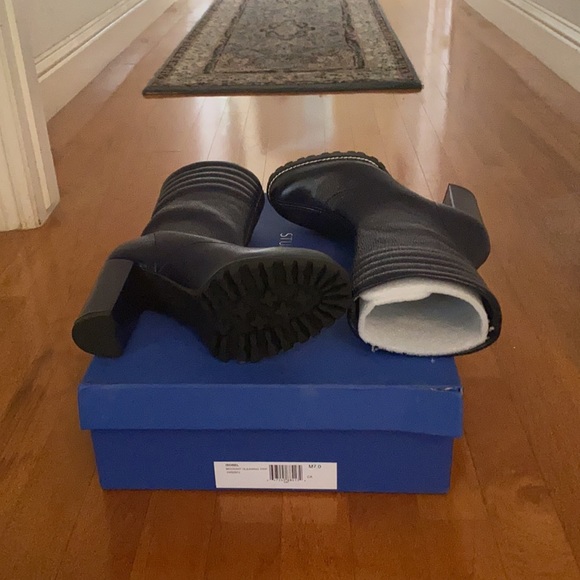 Stuart Weitzman isobel ankle boot - Picture 4 of 4